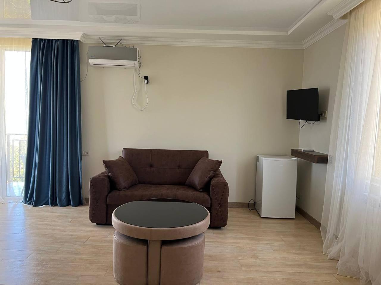 Gt House Batumi Hotel ภายนอก รูปภาพ